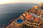 Villa Stein with the Pacific ocean in the background